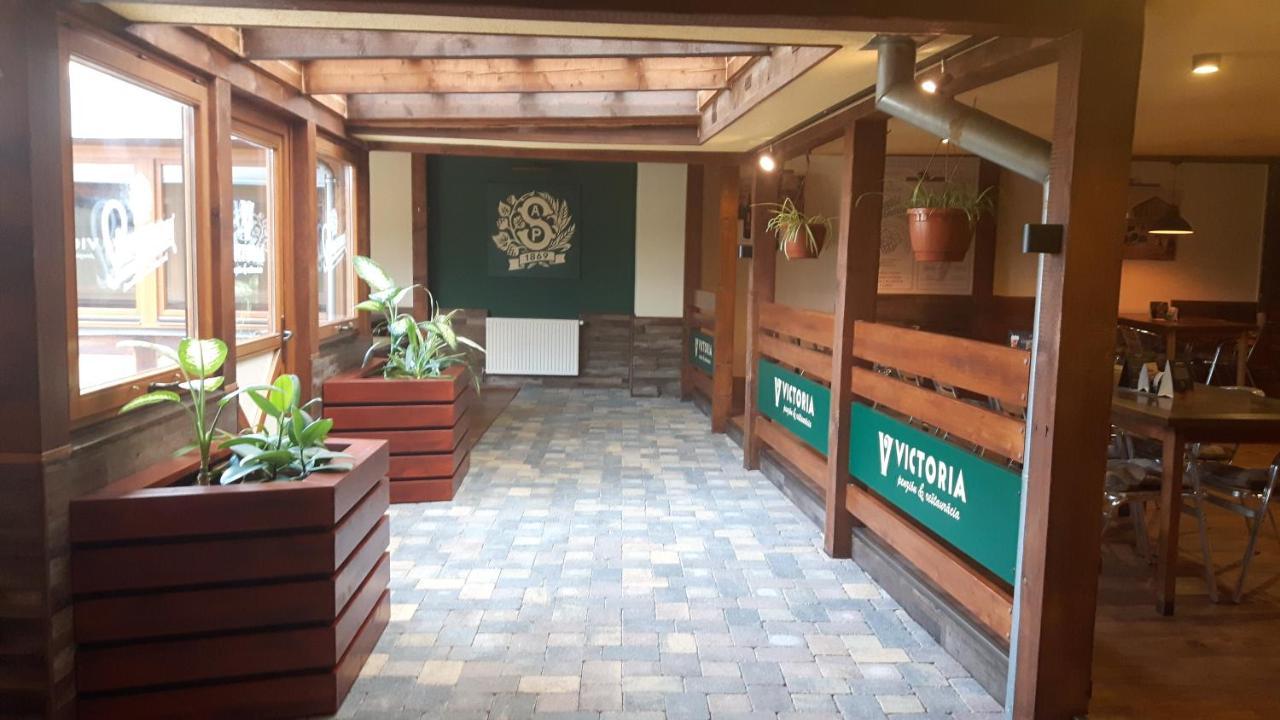 Victoria - Penzion & Restaurant Zvolen Bagian luar foto