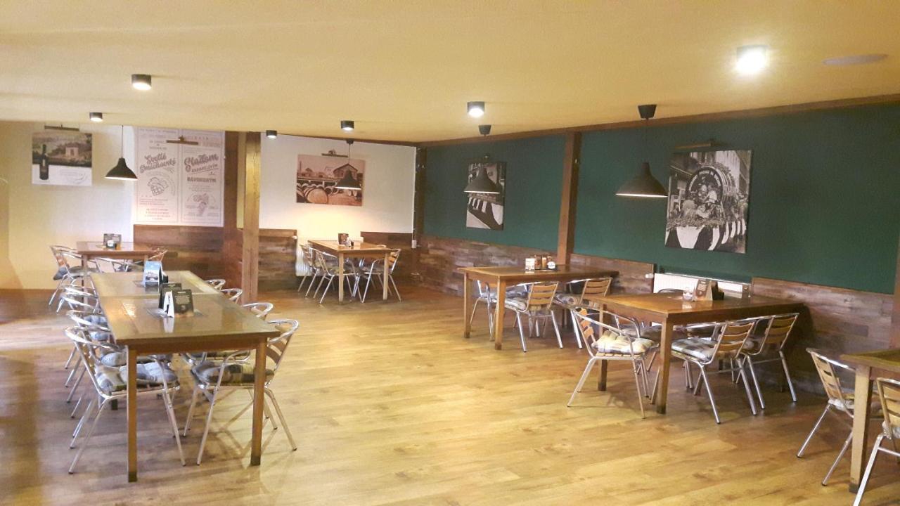 Victoria - Penzion & Restaurant Zvolen Bagian luar foto