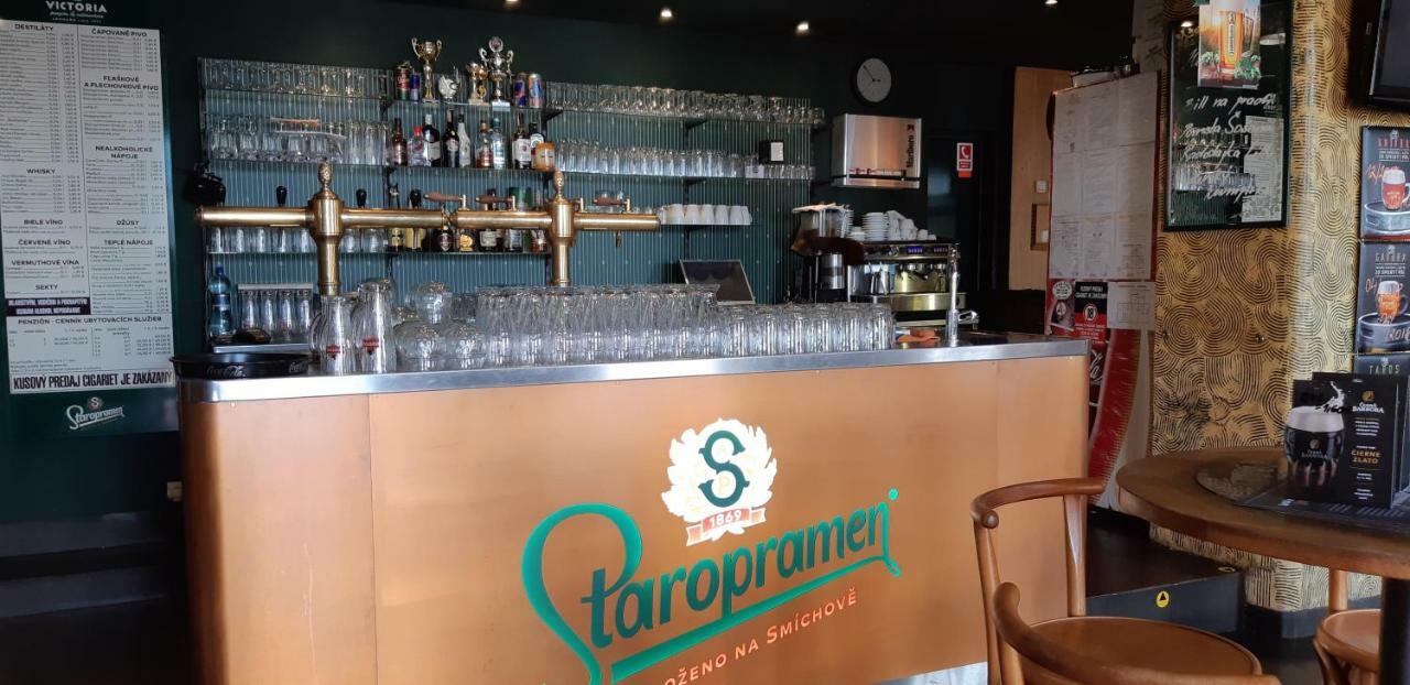 Victoria - Penzion & Restaurant Zvolen Bagian luar foto