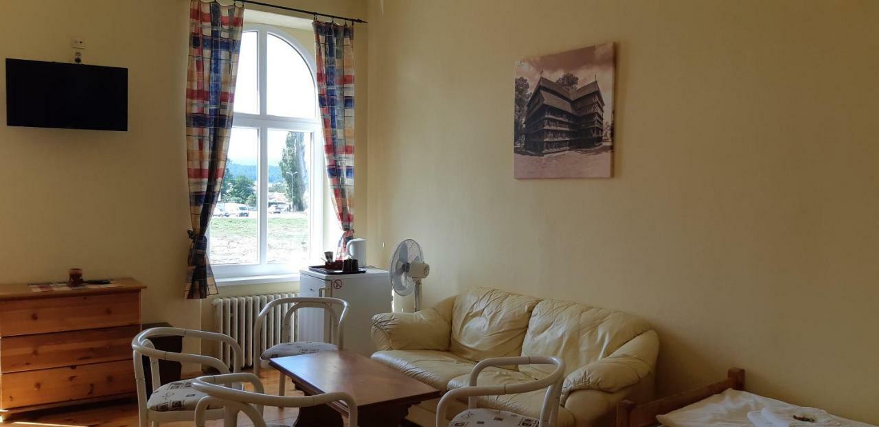 Victoria - Penzion & Restaurant Zvolen Bagian luar foto